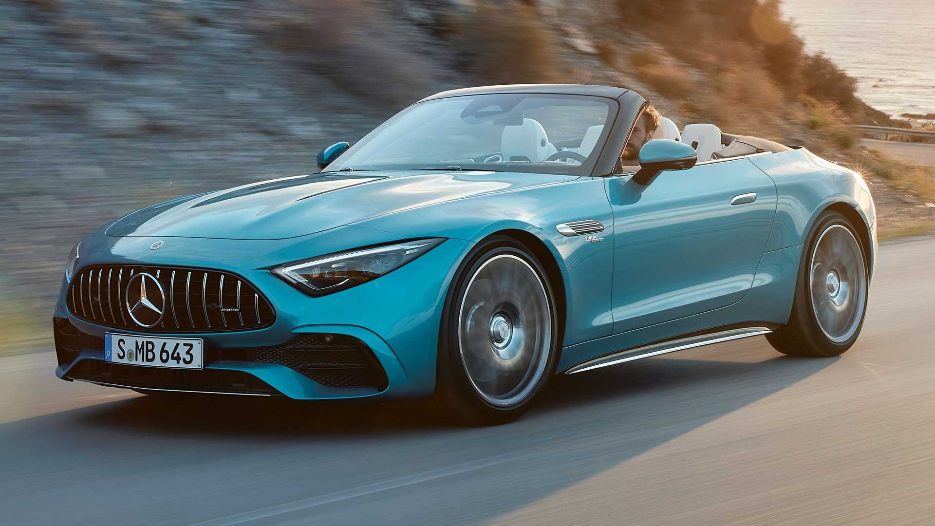 搭载F1技术2.0T四缸发动机，奔驰AMG SL43正式发布