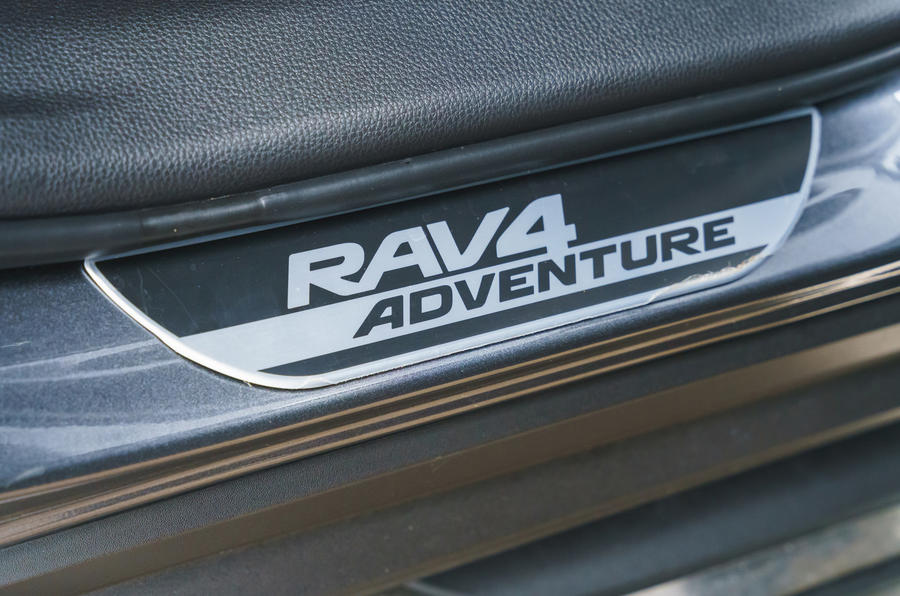 真的不考虑引进一下吗？2022款丰田RAV4 Adventure大量实拍图发布