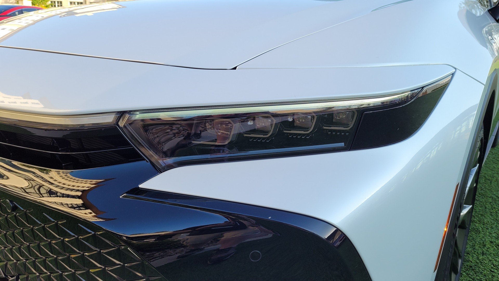 纯色车身似乎更为大气，全新丰田皇冠更多实拍图发布